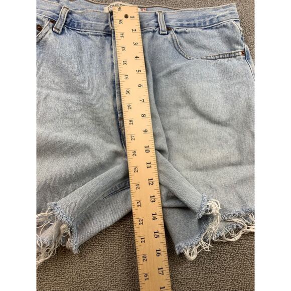 Levi's 560 Men's W36 Light Wash Frayed Hem Denim Cutoff Shorts‎ Casual - Picture 7 of 11